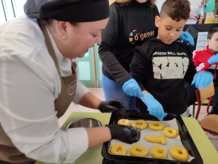 Mañana de cocina navideña en los Talleres Navideños Inclusivos de Mazarrón