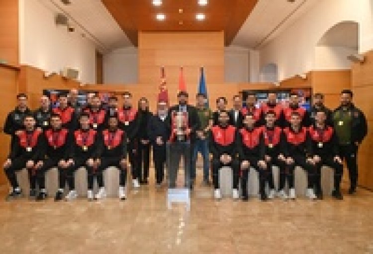 López Miras, en su recibimiento al Jimbee Cartagena por la Supercopa: "Sois el mejor equipo de fútbol sala de los últimos años"
