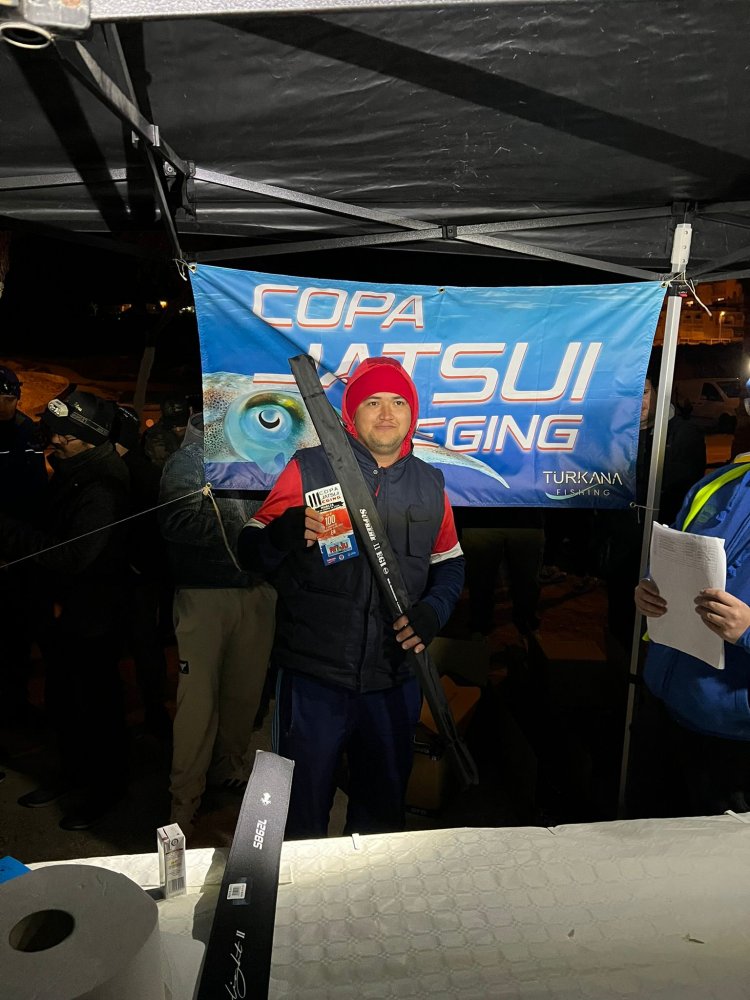 El temporal no pudo con el espíritu deportivo en la III Copa Jatsui de Pesca del Calamar