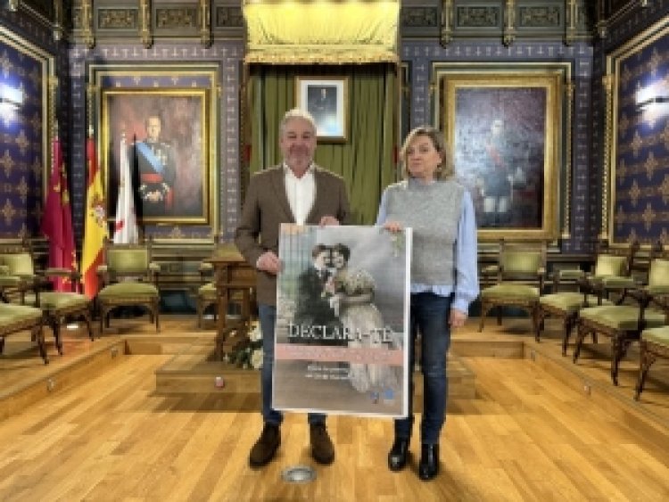 El alcalde presenta los Certámenes de Poesía de Amor para adultos y jóvenes