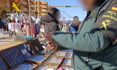 La Guardia Civil se incauta en el mercadillo semanal de Puerto Mazarrón objetos falsificados valorados en más de 100.000 euros