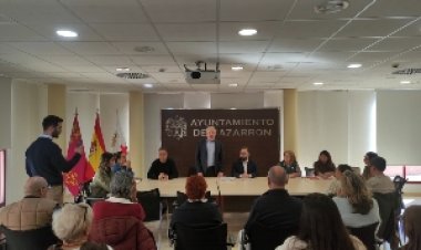 El alcalde reúne a las asociaciones de Mazarrón para impulsar la recogida de firmas en defensa de las urgencias 24 horas en Puerto de Mazarrón