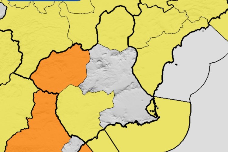 Meteorología advierte de que mañana jueves continúan los avisos por viento y temporal en la costa