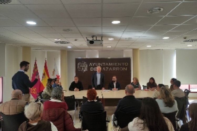 El alcalde reúne a las asociaciones de Mazarrón para impulsar la recogida de firmas en defensa de las urgencias 24 horas en Puerto de Mazarrón