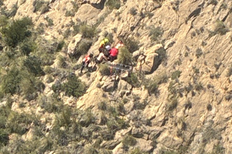 Bomberos del Consorcio rescatan a senderista accidentado en Sierra de las Moreras, Mazarrón.