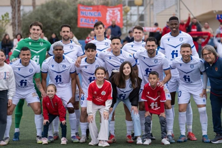 Atlético Santa Cruz 1-1Mazarron Fc. Partido correspondiente a la 27a jornada del campeonato de 3aRFEF entre el séptimo clasificado y el quinto(Mazarron FC). Otro gran desplazamiento de la afición mazarronera, con más de 150 aficionados de Mazarrón