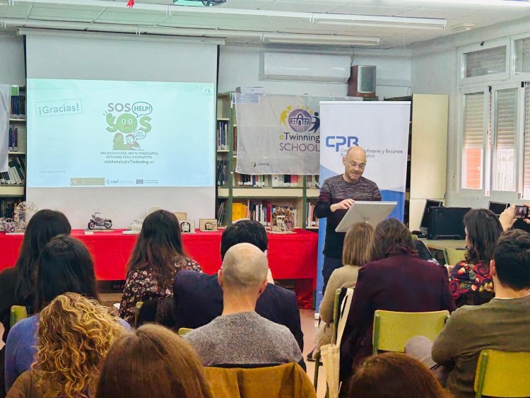 Innovación docente en la Jornada del Profesorado acerca del programa europeo eTwinning del IES Felipe II de Mazarrón.