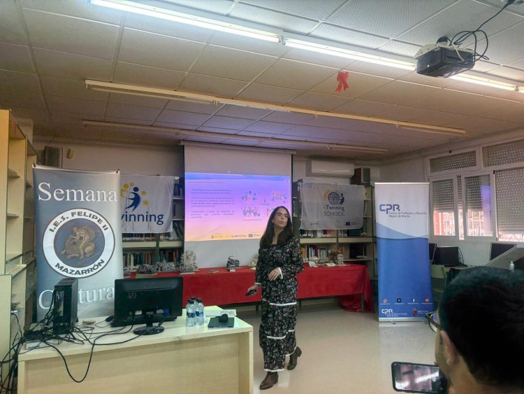 Innovación docente en la Jornada del Profesorado acerca del programa europeo eTwinning del IES Felipe II de Mazarrón.