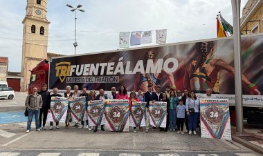 El Triatlón de los triatletas presenta su 34ª edición dedicada al espíritu de sus voluntarios