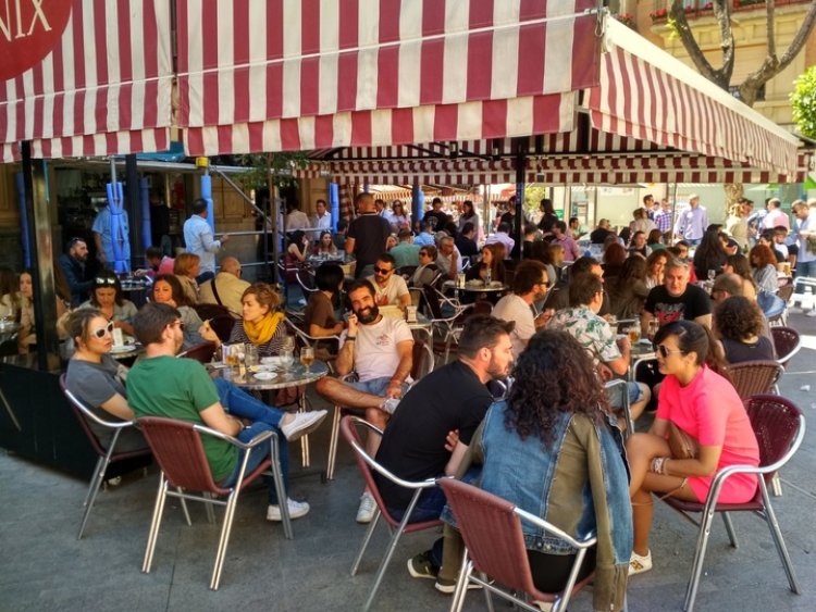 El empleo en hostelería y agencias de viajes de la Región crece en marzo un 4,2 por ciento y roza los 50.000 trabajadores