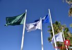 La playa del Castellar, escenario de la izada de las certificaciones de calidad y sostenibilidad