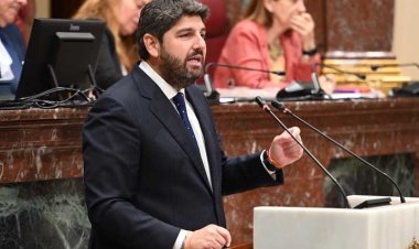 López Miras anuncia un plan de 89 millones para climatizar todas las aulas y un decreto para reducir la burocracia del profesorado