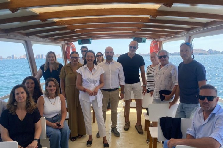 Un nuevo motor de reservas permite contratar 30 experiencias y vivencias de turismo azul a lo largo de los 250 kilómetros del litoral regional, en los municipios de Águilas, Mazarrón, Cartagena, Los Alcázares, San Javier y San Pedro del Pinatar.