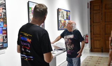El Casino de Mazarrón inaugura la exposición Rock Museum con la colección privada de El Pirata