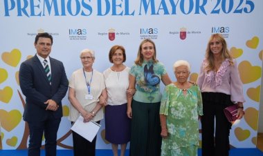 Política Social convoca los 'Premios Mayores Región de Murcia'