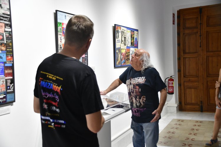 El Casino de Mazarrón inaugura la exposición Rock Museum con la colección privada de El Pirata