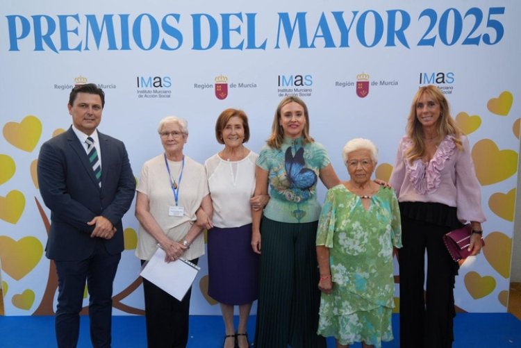 Política Social convoca los 'Premios Mayores Región de Murcia'