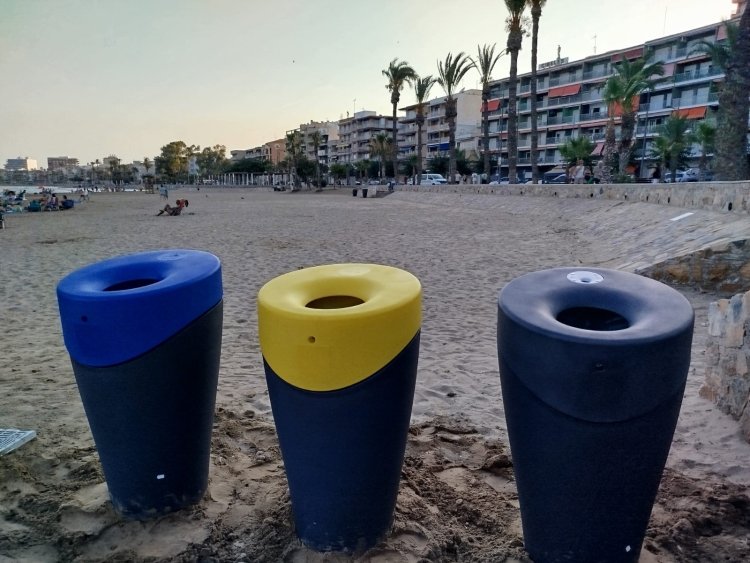 El Ayuntamiento de Mazarrón sigue reforzando el servicio de limpieza del municipio.