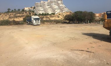 El Ayuntamiento de Mazarrón culmina la limpieza del solar de La Charca