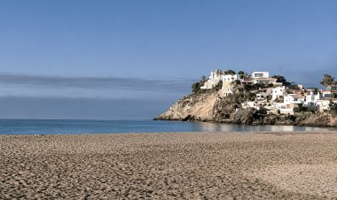 Playa de Bolnuevo: 1.600 metros donde el mar, la historia y el tiempo se encuentran