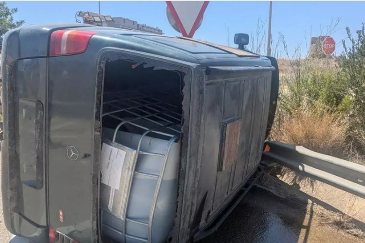 Accidente, huida y decenas de garrafas de gasolina: investigan lo ocurrido en Mazarrón