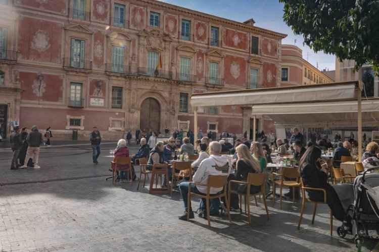 El empleo turístico bate su récord en la Región y alcanza los 69.958 trabajadores en julio