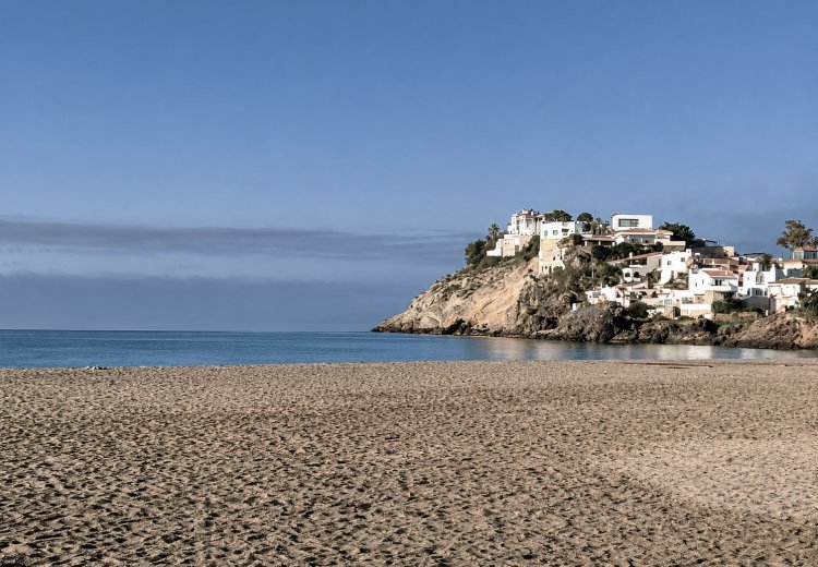 Playa de Bolnuevo: 1.600 metros donde el mar, la historia y el tiempo se encuentran