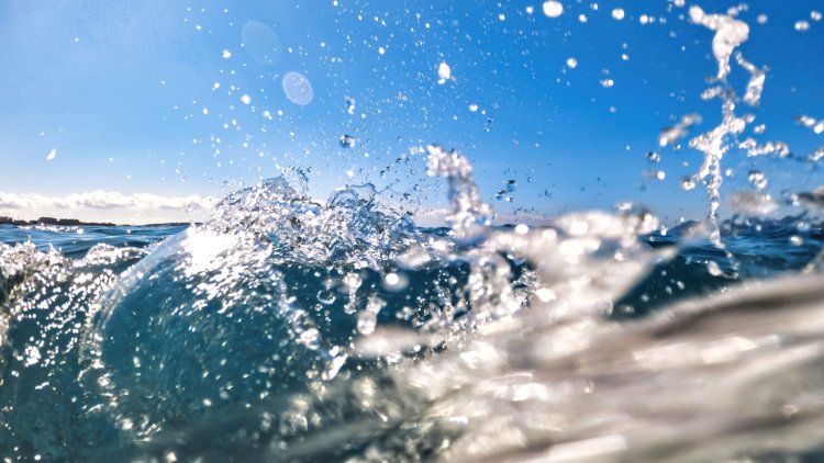 Salud controla la calidad del agua de las playas y piscinas de Mazarrón