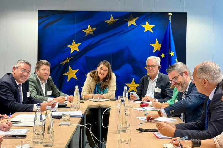 El Gobierno regional reclama en Bruselas una política pesquera que garantice el futuro de la flota del Mediterráneo