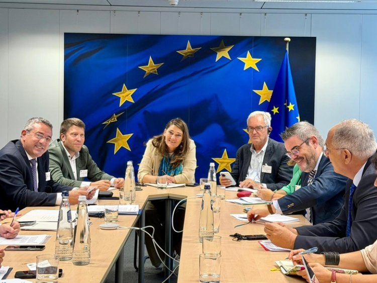 El Gobierno regional reclama en Bruselas una política pesquera que garantice el futuro de la flota del Mediterráneo