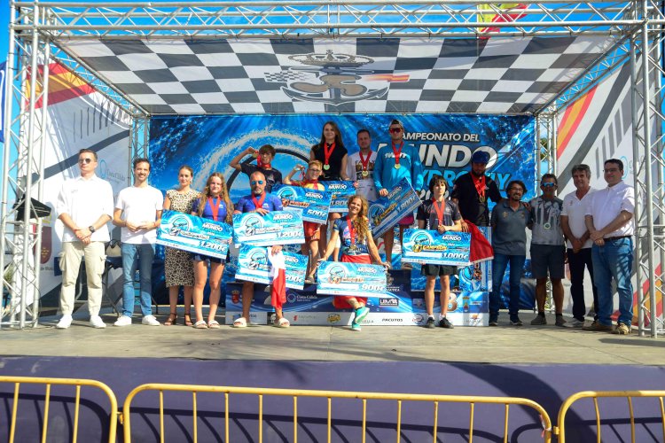 Volando sobre el mar de Mazarrón El puerto Deportivo acogió la celebración del Campeonato del Mundo de Hidrofly