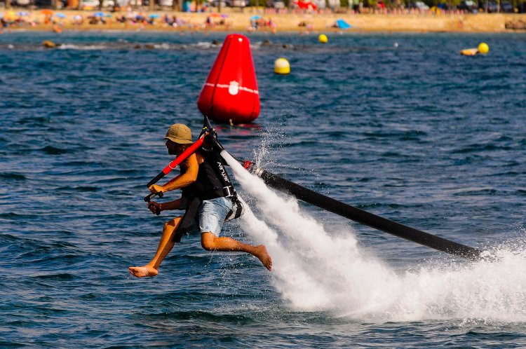 Volando sobre el mar de Mazarrón El puerto Deportivo acogió la celebración del Campeonato del Mundo de Hidrofly