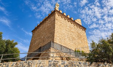 Torre de los Caballos: la fortaleza que vigiló el mar y terminó convirtiéndose en símbolo de Bolnuevo