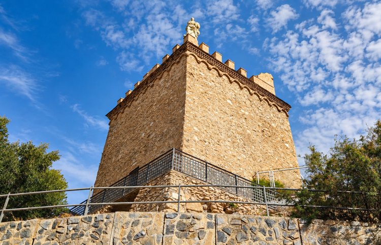 Torre de los Caballos: la fortaleza que vigiló el mar y terminó convirtiéndose en símbolo de Bolnuevo