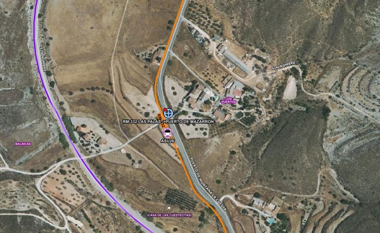 Sanitarios atienden y trasladan a ciclista herido grave en carretera RM-332, Mazarrón
