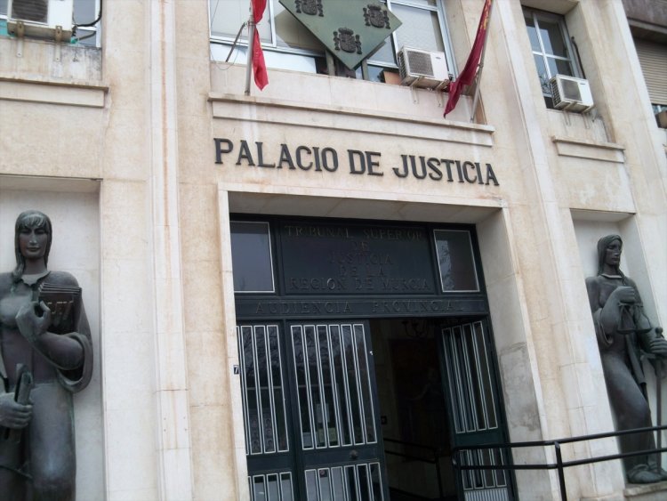 La Audiencia Provincial juzga al acusado de matar a su pareja en Camposol en 2022