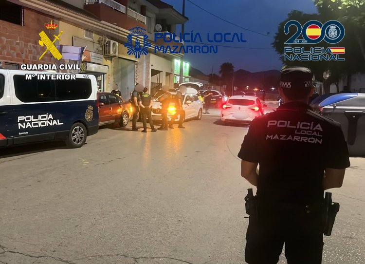 Actuación conjunta de Policía Local Mazarrón, Guardia Civil y Policía Nacional.     Operativo de seguridad desplegado en Mazarrón